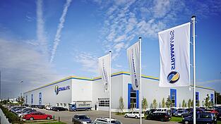 Gut 1.800 Mitarbeiter hat der Maschinenbauer Strama-MPS. Fast die Hälfte davon sind am Firmensitz in Straubing beschäftigt. Gut 1.800 Mitarbeiter hat der Maschinenbauer Strama-MPS. Fast die Hälfte davon sind am Firmensitz in Straubing beschäftigt.