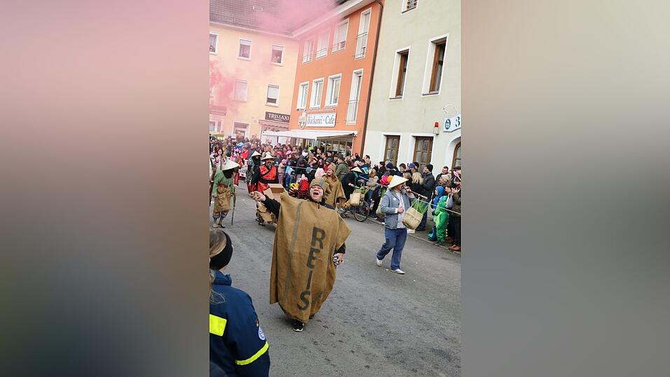 Beim Bogener Faschingsumzug war einiges geboten. Beim Bogener Faschingsumzug war einiges geboten.