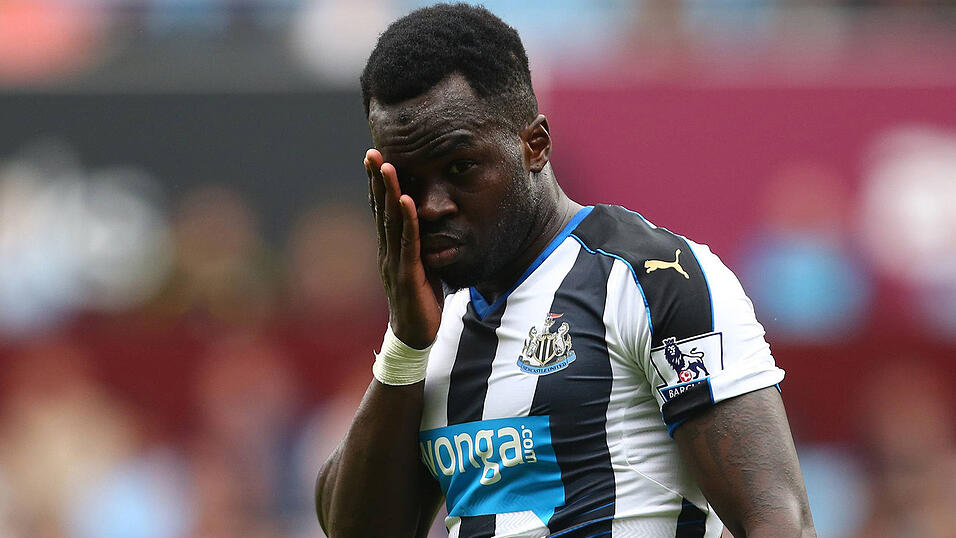 Juni 2017: Der ivorische Nationalspieler Cheik Tiote bricht im Training seiner Mannschaft Beijing Enterprises zusammen. Er wird nur 30 Jahre alt. Juni 2017: Der ivorische Nationalspieler Cheik Tiote bricht im Training seiner Mannschaft Beijing Enterprises zusammen. Er wird nur 30 Jahre alt.