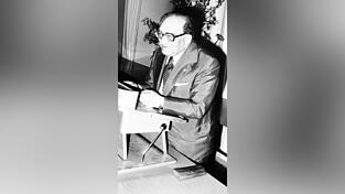 Stefan Schwarz bei der Verleihung der Ehrendoktorwürde der Universität München im Jahr 1980. Stefan Schwarz bei der Verleihung der Ehrendoktorwürde der Universität München im Jahr 1980.