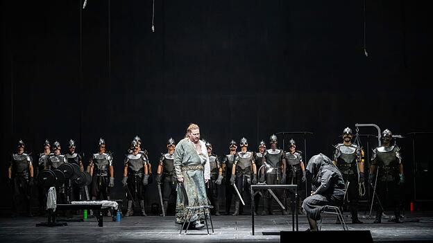 In der Neuinszenierung wird «Siegfried» in die Gegenwart gebracht. In der Neuinszenierung wird «Siegfried» in die Gegenwart gebracht.