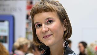 Caroline Wahl. Caroline Wahl.