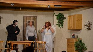 Der Boandlkramer und der Engel Michaela arbeiten bei der Bekehrung zum Guten zusammen. Der Boandlkramer und der Engel Michaela arbeiten bei der Bekehrung zum Guten zusammen.