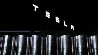 Der US-Elektroautobauer will Voraussetzungen für eine Produktion von Batteriezellen in Grünheide bei Berlin schaffen. Der US-Elektroautobauer will Voraussetzungen für eine Produktion von Batteriezellen in Grünheide bei Berlin schaffen.