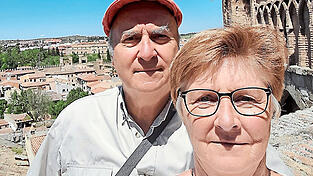 Rosi und Frank Steinberger am Montagnachmittag in Toledo: 'Oft hören wir Sirenen, aber keine Panik in Sicht', schreibt die ehemalige Landtagsabgeordnete unserer Redaktion. Rosi und Frank Steinberger am Montagnachmittag in Toledo: 'Oft hören wir Sirenen, aber keine Panik in Sicht', schreibt die ehemalige Landtagsabgeordnete unserer Redaktion.