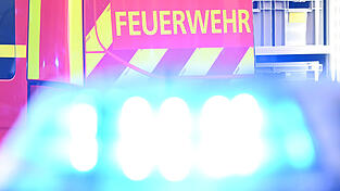 Wegen zwei Bränden ist in der Nacht auf Freitag die Polizei und Feuerwehr Vilsbiburg alarmiert worden. (Symbolbild) Wegen zwei Bränden ist in der Nacht auf Freitag die Polizei und Feuerwehr Vilsbiburg alarmiert worden. (Symbolbild)