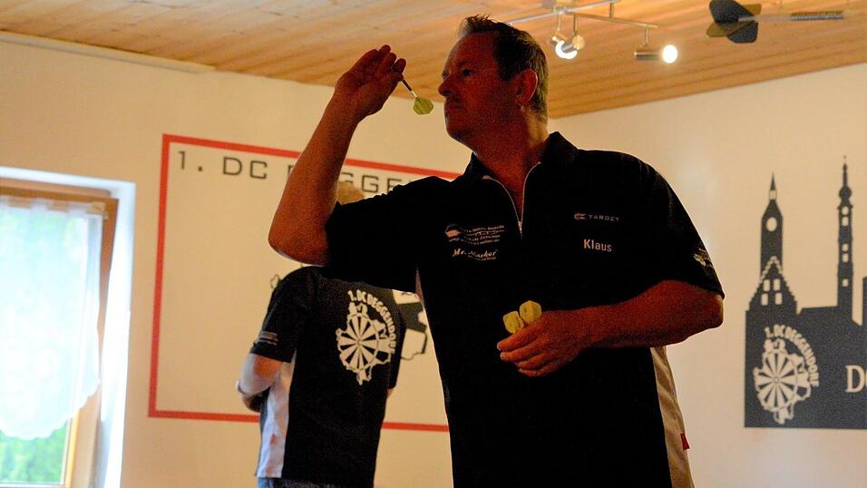 Ruhige Hand, kühler Kopf - beim Darts kommt es nicht nur auf das Werfen an. Ruhige Hand, kühler Kopf - beim Darts kommt es nicht nur auf das Werfen an.
