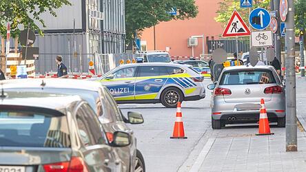 Nach einer Brandattacke auf eine Baustelle sind zwei Verdächtige gefasst worden. Nach einer Brandattacke auf eine Baustelle sind zwei Verdächtige gefasst worden.
