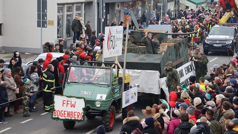 Beim Bogener Faschingsumzug war einiges geboten. Beim Bogener Faschingsumzug war einiges geboten.