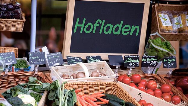 Viele Hofläden bieten ihre Produkte inzwischen direkt an. Viele Hofläden bieten ihre Produkte inzwischen direkt an.