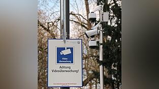 Insgesamt 36 Lichtmasten und sechs weitere für die Videoüberwachung sind im Bereich zwischen Hauptbahnhof und Petersweg aufgestellt worden. Insgesamt 36 Lichtmasten und sechs weitere für die Videoüberwachung sind im Bereich zwischen Hauptbahnhof und Petersweg aufgestellt worden.