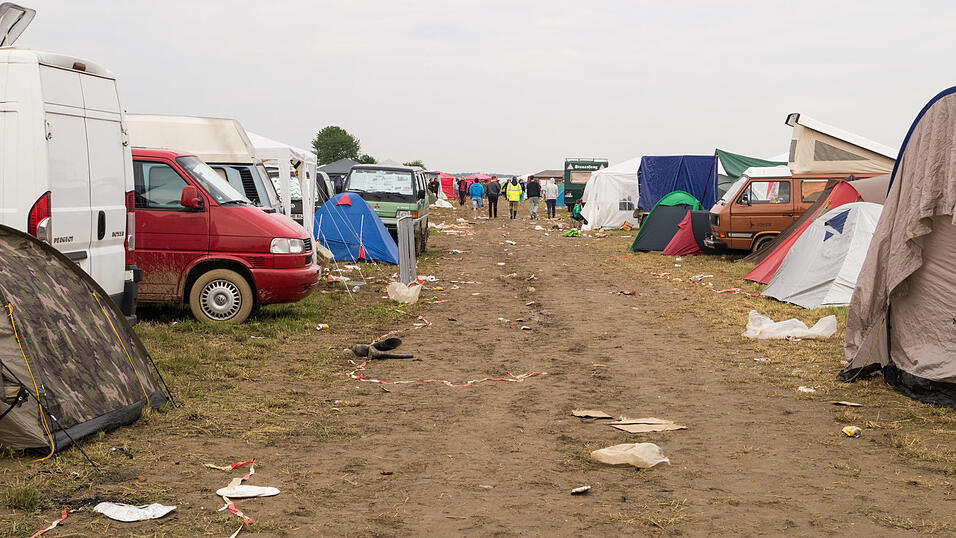 Mal mehr und mal weniger ausgewogen: Frühstück am Pfingst-Open-Air. Aufgenommen am Samstag von Regina Hölzel Mal mehr und mal weniger ausgewogen: Frühstück am Pfingst-Open-Air. Aufgenommen am Samstag von Regina Hölzel