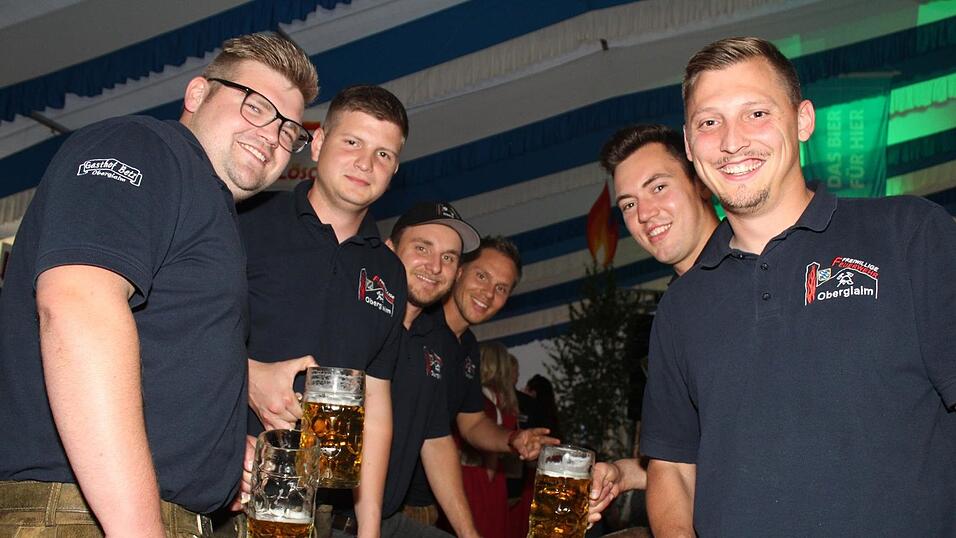 Zur Musik von Headless wurde ausgelassen gefeiert. Zur Musik von Headless wurde ausgelassen gefeiert.