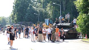 Der Kampfpanzer „Leopard 2“ zog viele Besucher an. Der Kampfpanzer „Leopard 2“ zog viele Besucher an.