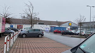 Der Lidl-Markt wird Richtung Parkplätze erweitert. Die schraffierte Fläche auf dem Plan links unten zeigt die Erweiterung. Foto: Der Lidl-Markt wird Richtung Parkplätze erweitert. Die schraffierte Fläche auf dem Plan links unten zeigt die Erweiterung. Foto: