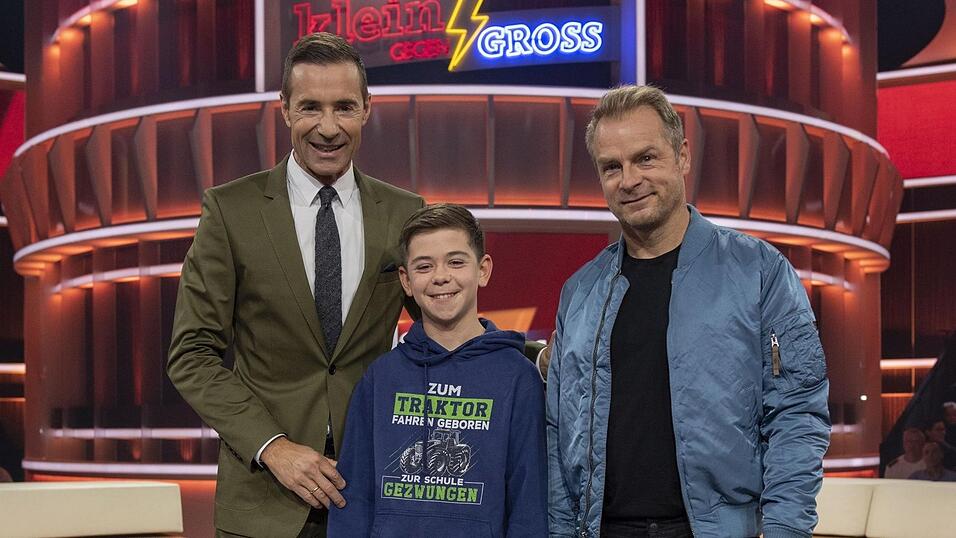 Max Berl mit Moderator Kai Pflaume (l.) und dem Schauspieler Hinnerk Schönemann, gegen den er beim Traktor-Duell angetreten ist. Max Berl mit Moderator Kai Pflaume (l.) und dem Schauspieler Hinnerk Schönemann, gegen den er beim Traktor-Duell angetreten ist.