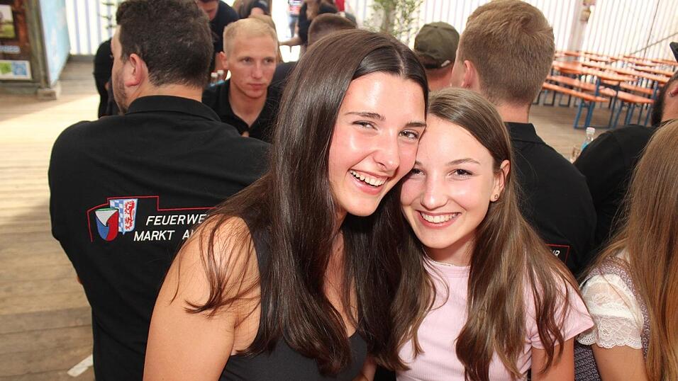 Zur Musik von Headless wurde ausgelassen gefeiert. Zur Musik von Headless wurde ausgelassen gefeiert.