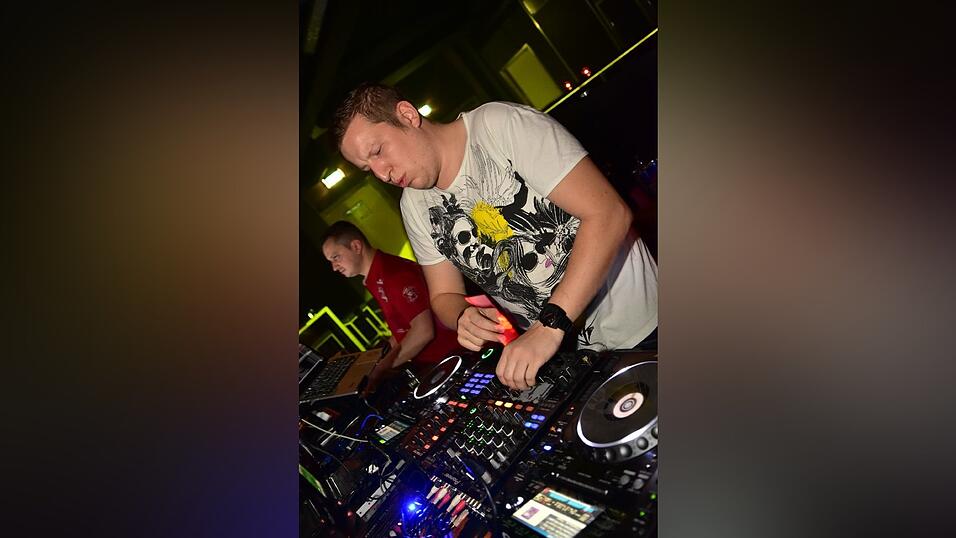 Im Stars wurde wurde wieder getanzt und gefeiert, bis das Licht anging. Im Stars wurde wurde wieder getanzt und gefeiert, bis das Licht anging.