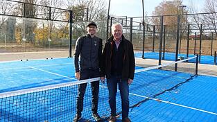 Vorsitzender Markus Weichselmann (links) und Schatzmeister Georg Bösl freuen sich über die neuen Padel-Plätze. Vorsitzender Markus Weichselmann (links) und Schatzmeister Georg Bösl freuen sich über die neuen Padel-Plätze.