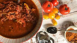 Dem aromatischen Tomaten Chutney kann niemand widerstehen! Auch pur kann man es löffeln und genießen. Dem aromatischen Tomaten Chutney kann niemand widerstehen! Auch pur kann man es löffeln und genießen.