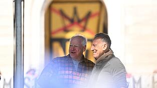 Donald Trump (nicht im Bild) teilt erneut gegen Bruce Springsteen (rechts, mit Gouverneur Tim Walz) aus. (Archivbild) Donald Trump (nicht im Bild) teilt erneut gegen Bruce Springsteen (rechts, mit Gouverneur Tim Walz) aus. (Archivbild)