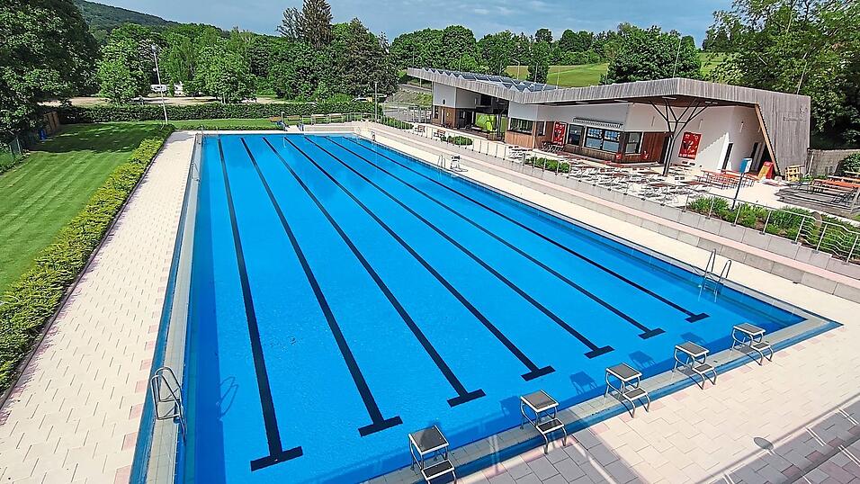 Ab Ende Mai geht's in die kalten Fluten des Drachensee-Freibads. Ab Ende Mai geht's in die kalten Fluten des Drachensee-Freibads.