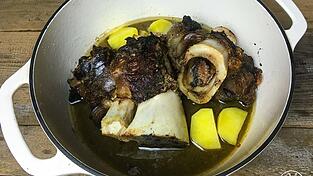 Wie Sie aus Markknochen eine kräftige Aromabrühe kochen, erklären unsere Foodblogger von cooknsoul.de. Wie Sie aus Markknochen eine kräftige Aromabrühe kochen, erklären unsere Foodblogger von cooknsoul.de.
