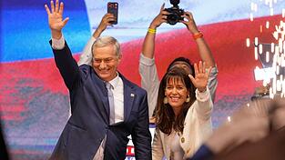 Der deutschstämmige Rechtspolitiker José Antonio Kast hat die Stichwahl für sich entschieden. Der deutschstämmige Rechtspolitiker José Antonio Kast hat die Stichwahl für sich entschieden.