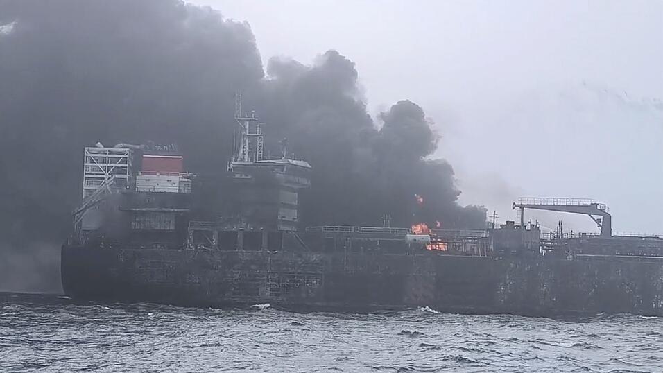 Die Ursache für die Kollision ist ungeklärt. Die Ursache für die Kollision ist ungeklärt.