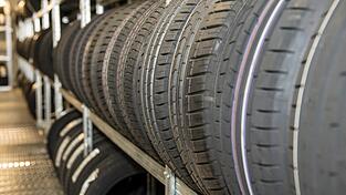 Reifen sind für Autos die wichtigste Sicherheitskomponente. Reifen sind für Autos die wichtigste Sicherheitskomponente.