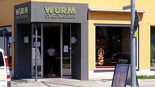 Ein Unbekannter überfiel am Montagvormittag die Wurm-Filiale an der Wittelsbacherhöhe. Mittlerweile ist sich die Polizei sicher, den Täter ermittelt zu haben. Ein Unbekannter überfiel am Montagvormittag die Wurm-Filiale an der Wittelsbacherhöhe. Mittlerweile ist sich die Polizei sicher, den Täter ermittelt zu haben.