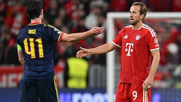 Bayerns Topstürmer Harry Kane (r.) überragte gegen Arsenal als Spielmacher - und verzieh seinem Nationalmannschaftskollegen Declan Rice nach Abpfiff offenbar den späten Ausgleichstreffer. Bayerns Topstürmer Harry Kane (r.) überragte gegen Arsenal als Spielmacher - und verzieh seinem Nationalmannschaftskollegen Declan Rice nach Abpfiff offenbar den späten Ausgleichstreffer.