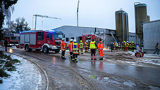 Feuerwehren aus dem gesamten Umkreis waren im Einsatz. Feuerwehren aus dem gesamten Umkreis waren im Einsatz.