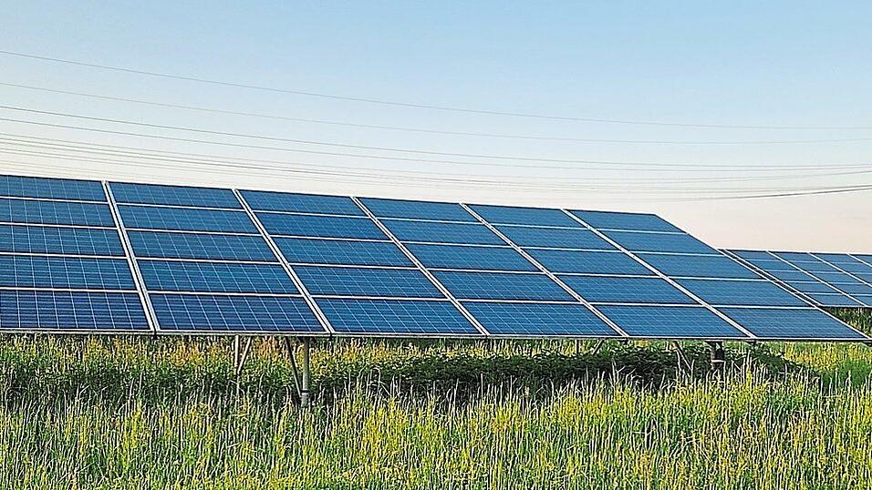 Wo dürfen Freiflächen-Photovoltaik-Anlagen gebaut werden? Dazu hatte die Stadt Rottenburg im Dezember Kriterien beschlossen. Nun fanden sie erstmals Anwendung. Wo dürfen Freiflächen-Photovoltaik-Anlagen gebaut werden? Dazu hatte die Stadt Rottenburg im Dezember Kriterien beschlossen. Nun fanden sie erstmals Anwendung.