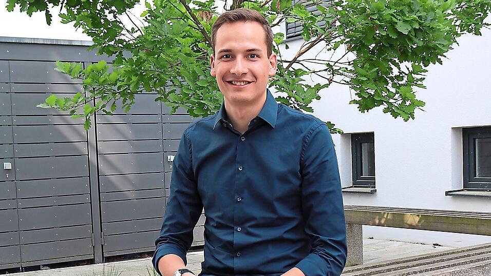 Jonas Strasser tritt für die CSU bei der Europawahl am 9. Juni an. Neben seinem Wahlkampf schreibt er an seiner Doktorarbeit in Philosophie. Jonas Strasser tritt für die CSU bei der Europawahl am 9. Juni an. Neben seinem Wahlkampf schreibt er an seiner Doktorarbeit in Philosophie.