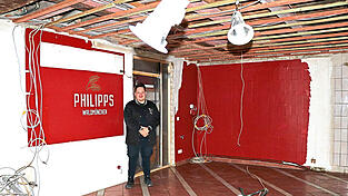 Der Laden in der Schulstraße wird komplett neu gestaltet; es wird auch mehr Sitzengelegenheiten geben, verrät Christian Philipps. Der Laden in der Schulstraße wird komplett neu gestaltet; es wird auch mehr Sitzengelegenheiten geben, verrät Christian Philipps.