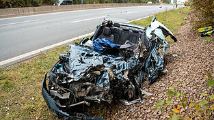 Wegen eines Unfalls war die B15n bei Schierling für einige Stunden gesperrt. Wegen eines Unfalls war die B15n bei Schierling für einige Stunden gesperrt.