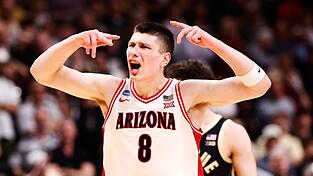 Kharchenkov verabschiedete sich vom FC Bayern und spielt nun bei den Arizona Wildcats. Kharchenkov verabschiedete sich vom FC Bayern und spielt nun bei den Arizona Wildcats.