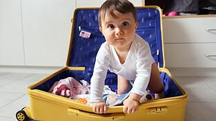 Alles dabei? Packlisten erleichtern die Reisevorbereitung mit Kindern. Alles dabei? Packlisten erleichtern die Reisevorbereitung mit Kindern.