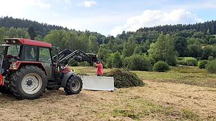 Auch die Landwirte, die im Auftrag des LPV auf ihren Flächen Pflegemaßnahmen umsetzen, trifft der vom Freistaat Bayern verhängte Bewilligungsstopp für Förderanträge. Auch die Landwirte, die im Auftrag des LPV auf ihren Flächen Pflegemaßnahmen umsetzen, trifft der vom Freistaat Bayern verhängte Bewilligungsstopp für Förderanträge.