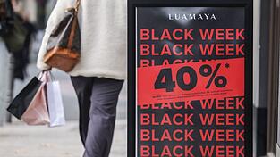 Viele Händler werben im November mit hohen Rabatten. Viele Händler werben im November mit hohen Rabatten.