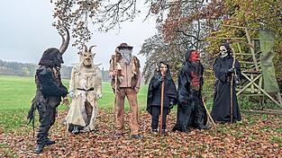 Ein fluchender Hirte wurde von einem Geißbock in Form eines Teufels mitgenommen, dann erschienen noch einige dunkle Gesellen von den Moordeifen. Ein fluchender Hirte wurde von einem Geißbock in Form eines Teufels mitgenommen, dann erschienen noch einige dunkle Gesellen von den Moordeifen.