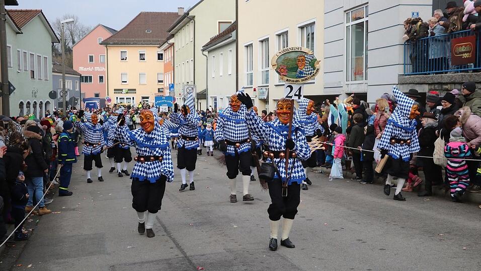 Beim Bogener Faschingsumzug war einiges geboten. Beim Bogener Faschingsumzug war einiges geboten.