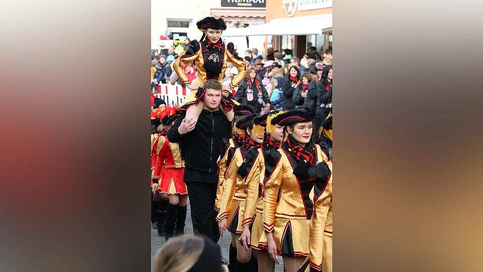 Beim Bogener Faschingsumzug war einiges geboten. Beim Bogener Faschingsumzug war einiges geboten.