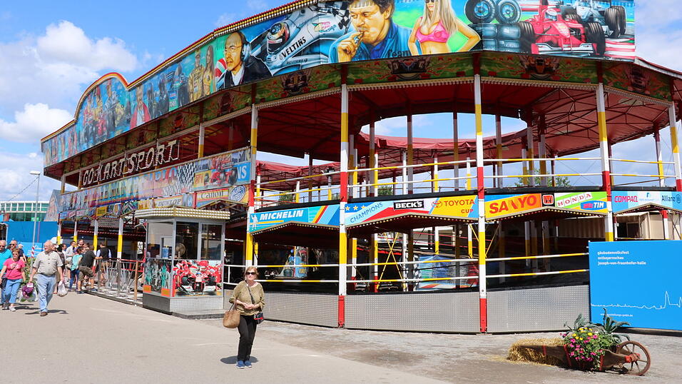 Die Go-Kart-Bahn hat schon über 60 Jahre auf dem Buckel – und steht deshalb passend im Historischen Bereich des Volksfestes. Die Go-Kart-Bahn hat schon über 60 Jahre auf dem Buckel – und steht deshalb passend im Historischen Bereich des Volksfestes.