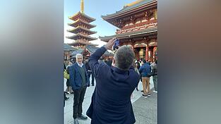 Bayerns Bau- und Verkehrsminister Christian Bernreiter (CSU) nutzt die Delegationsreise nach Japan auch für einen kurzen Blick auf die Sehenswürdigkeiten. Bayerns Bau- und Verkehrsminister Christian Bernreiter (CSU) nutzt die Delegationsreise nach Japan auch für einen kurzen Blick auf die Sehenswürdigkeiten.