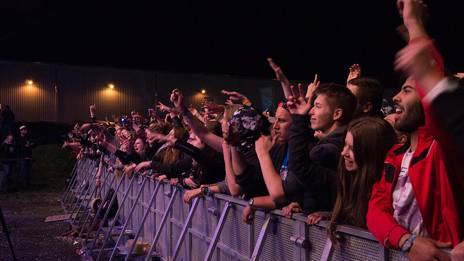 Impressionen vom ersten Tag des Pfingst-Open Airs in Salching. (Fotos: Regina Hölzel) Impressionen vom ersten Tag des Pfingst-Open Airs in Salching. (Fotos: Regina Hölzel)