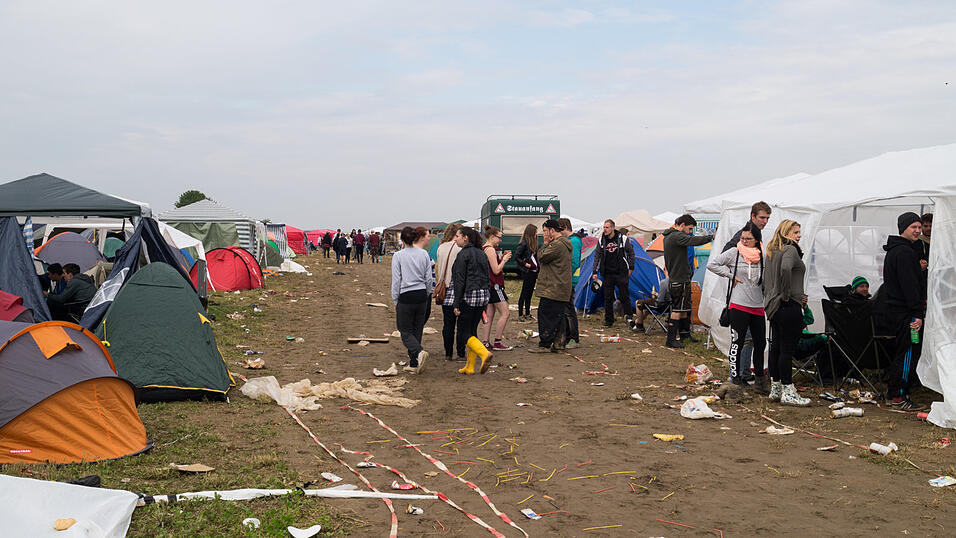 Mal mehr und mal weniger ausgewogen: Frühstück am Pfingst-Open-Air. Aufgenommen am Samstag von Regina Hölzel Mal mehr und mal weniger ausgewogen: Frühstück am Pfingst-Open-Air. Aufgenommen am Samstag von Regina Hölzel
