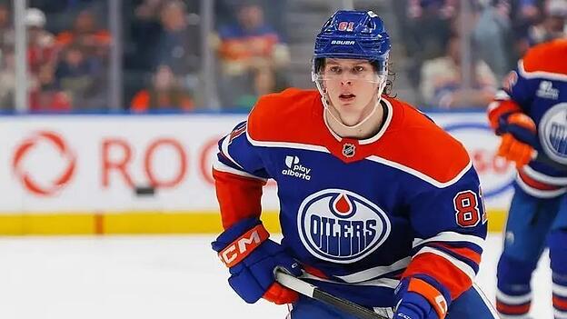 Wenn Joshua Samanski für die Edmonton Oilers spielt, dann meist nicht schlecht. Allerdings scheint Head Coach Mike Babcock kein großer Fan des Deutschen zu sein. Wenn Joshua Samanski für die Edmonton Oilers spielt, dann meist nicht schlecht. Allerdings scheint Head Coach Mike Babcock kein großer Fan des Deutschen zu sein.