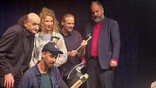 Maximilian Pongratz (unten) ist in Bayern unter anderem als Sänger der Band «Kofelgschroa» bekannt. Maximilian Pongratz (unten) ist in Bayern unter anderem als Sänger der Band «Kofelgschroa» bekannt.